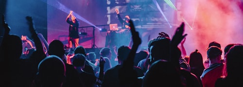 在线球迷社区玩家部落互动交流场景