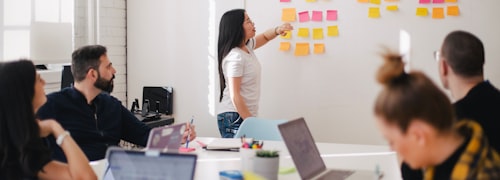 关于我们团队诚挚寄语与联系方式背景图